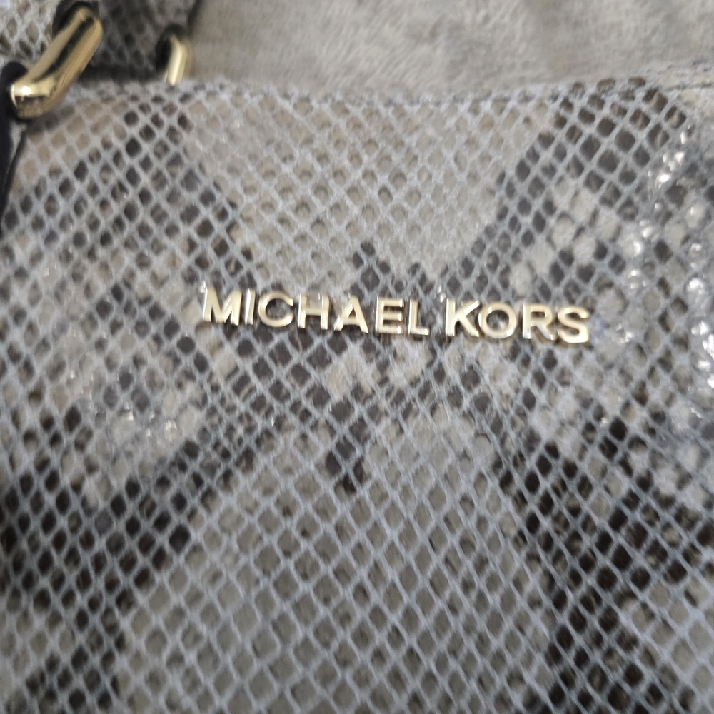 MICHAEL Michael Kors Gray Crossbody Bag with Elegant Snakeskin Print - Picture 3 of 11